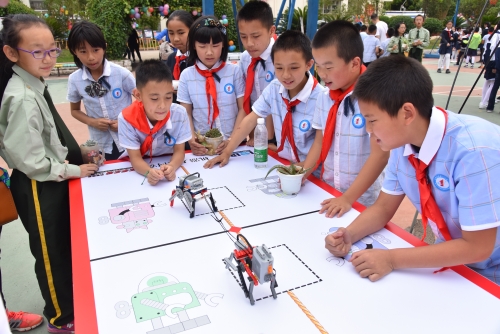 科医路校区：机器人拔河